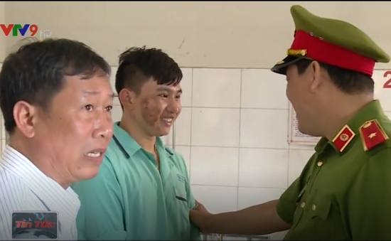 Thăm các chiến sỹ bị thương trong vụ cháy ở Lâm Đồng