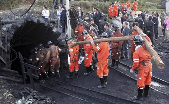 Sập mỏ than ở Trung Quốc, ít nhất 17 người bị mắc kẹt