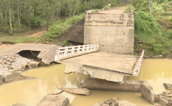 Bình Định: Chậm xây mới, sửa chữa cầu hư hỏng do mưa lũ năm 2016