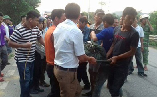 Hà Tĩnh: Cưa đạn pháo, 2 anh em thiệt mạng