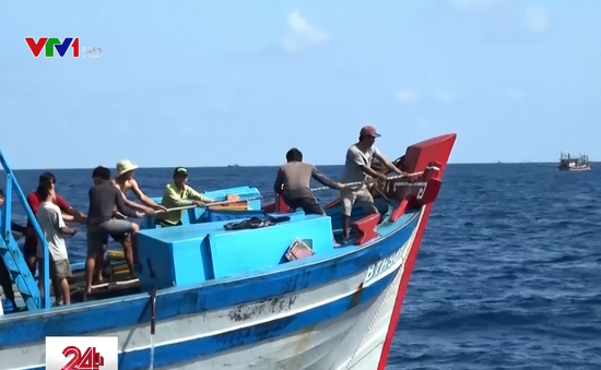 Bắt giữ 4 tàu cá đánh bắt trái phép tại vùng biển Malaysia