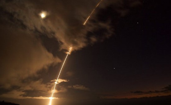 Mỹ thử nghiệm đánh chặn tên lửa đạn đạo tầm trung ngoài khơi Hawaii