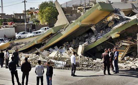 Iran ngừng hoạt động cứu hộ nạn nhân sau động đất