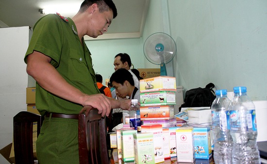 Trà Vinh: Phạt cơ sở sản xuất thuốc thú y trái phép hơn 12 triệu đồng