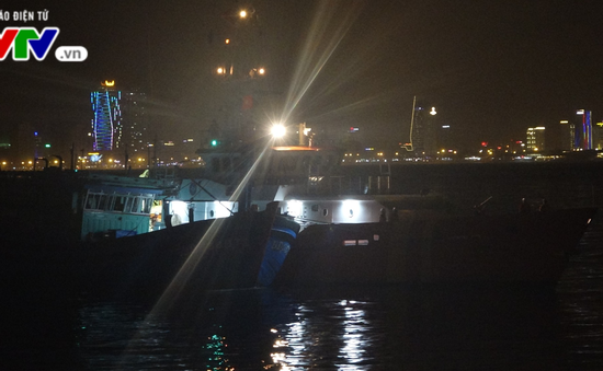 Cứu nạn 13 ngư dân tàu Bình Định bị hỏng máy trôi dạt trên biển