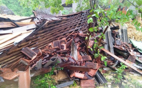 Bình Thuận: Sạt lở biển làm sập đổ nhiều nhà dân