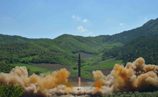Tuyên bố thử thành công tên lửa đạn đạo xuyên lục địa: Lời giải nào cho "bài toán" Triều Tiên?