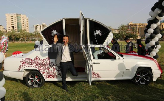 Xe cưới được lắp ráp từ phụ tùng của 5 chiếc xe hơi tại dải Gaza