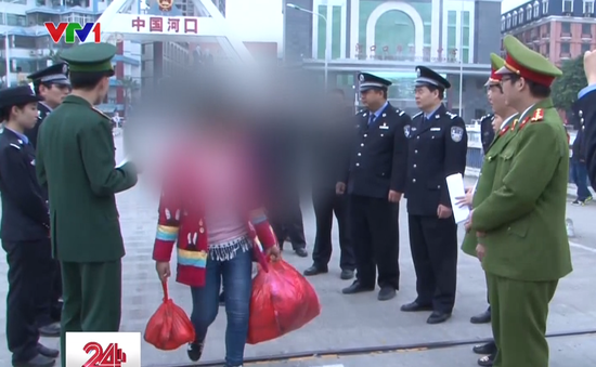 Giải cứu hàng chục cô gái bị lừa bán sang Trung Quốc