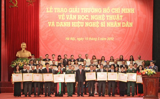 Râm ran chuyện trao giải thưởng Hồ Chí Minh về VH-NT