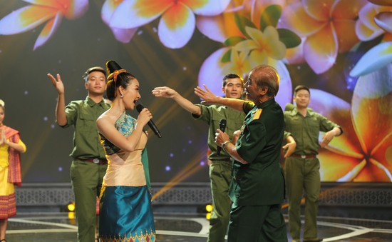 Giai điệu tự hào: NSND Trần Hiếu hát tiếng Lào, ngẫu hứng với vũ điệu Chăm-pa