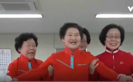 Đội nữ hoạt náo viên già nhất thế giới ở Hàn Quốc
