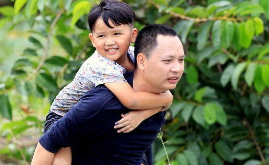 Nhạc sĩ Nguyễn Hải Phong cho con trai một năm chơi "tẹt ga" trước khi vào lớp 1