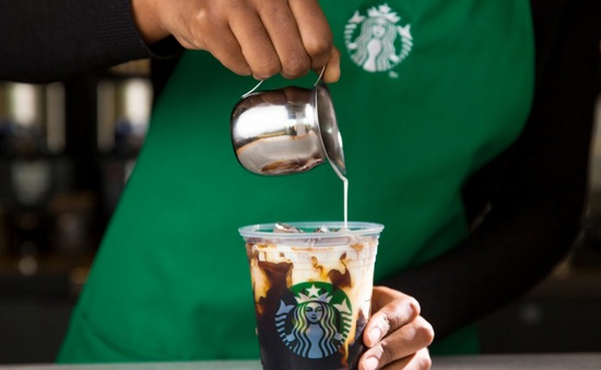 Starbucks sẽ thuê 10.000 người tị nạn