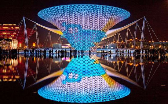 Đèn trang trí 3D thu hút tại hội chợ công nghệ quốc tế