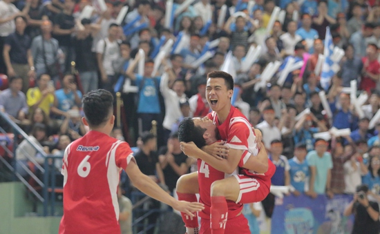 Chung kết VUG Hà Nội: ĐH Ngoại thương đăng quang Dance Battle, chủ nhà ĐH Bách Khoa vô địch Futsal