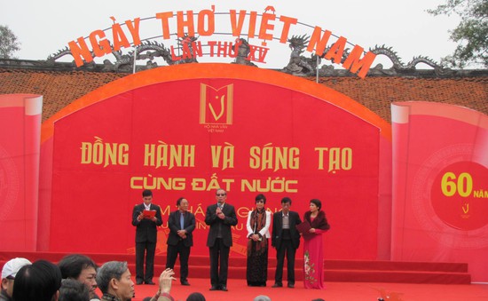 Ngày Thơ Việt Nam 2017 sôi nổi tại Văn Miếu Quốc Tử Giám