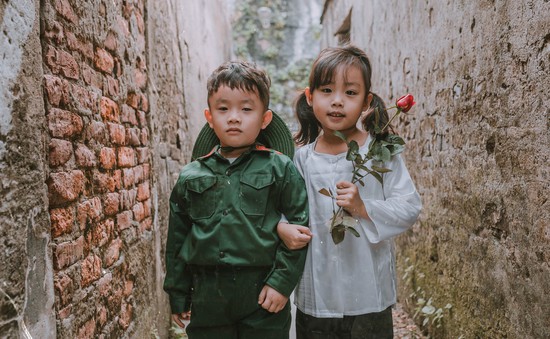 Hình ảnh về thời ông bà anh sẽ khiến bạn ngỡ như đang trở về quá khứ. Điều này khiến bạn cảm thấy gần gũi với văn hóa và truyền thống đặc trưng của đất nước Việt Nam.
