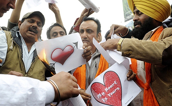 Ấn Độ: Thanh niên cực đoan tấn công các cặp đôi trong ngày Valentine