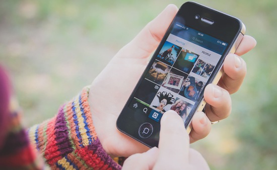 Instagram thử nghiệm tính năng chia sẻ album ảnh