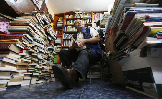 Người nhặt rác thu gom 25.000 cuốn sách lập thư viện