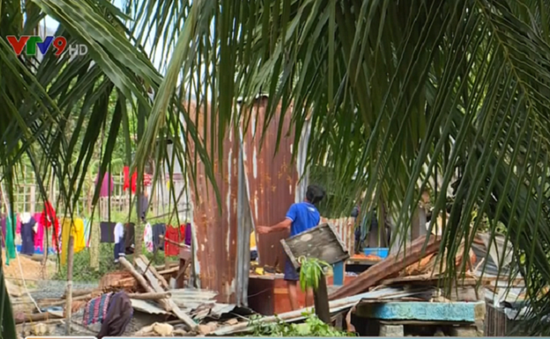 Người dân Khánh Hòa đối mặt khó khăn chất chồng sau bão số 12