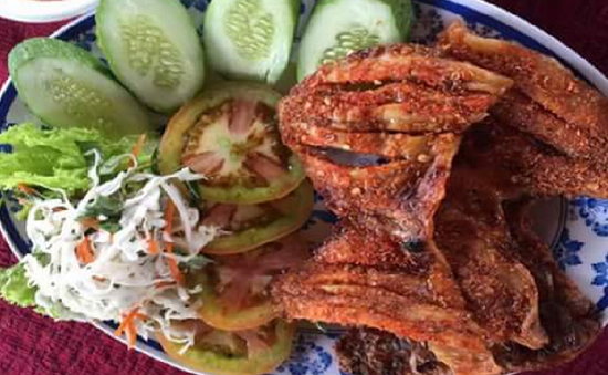 Khô cá điêu hồng - Đặc sản bình dân ở làng bè Đồng Tháp