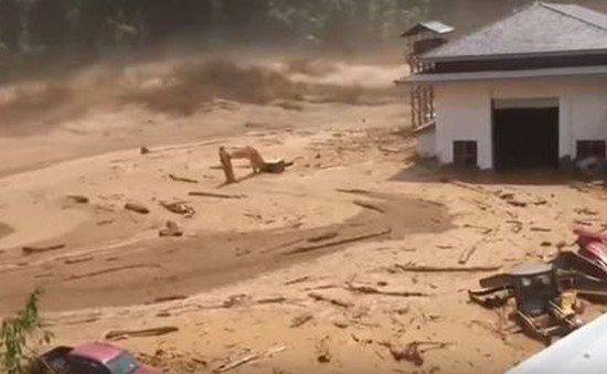 Vỡ đập nước đang xây dựng tại Lào