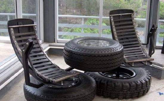 Lấy lốp xe hơi bỏ đi làm vật dụng gia đình tại Nigeria