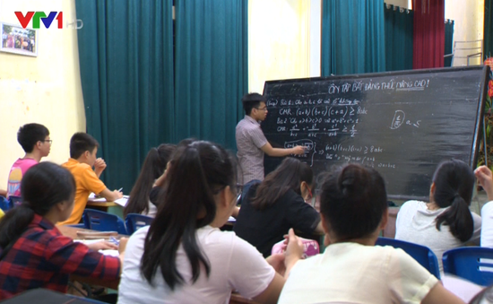 Lớp luyện thi miễn phí cho học sinh thôn Lại Đà