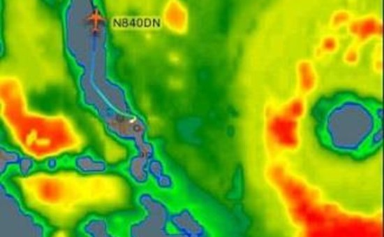 Một máy bay của hãng Delta Airlines liều lĩnh bay xuyên bão Irma