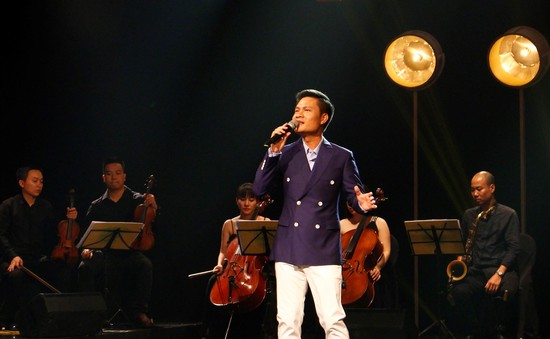 Sao Mai Hoàng Tùng: Từ ca sĩ hát thính phòng đến nghệ sĩ đa phong cách.