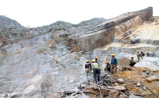Tây Ninh: Nổ mìn khai thác đá núi Bà Đen gây chết người