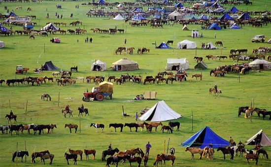Lễ hội đua ngựa mùa Đông trên thảo nguyên tại Mông Cổ