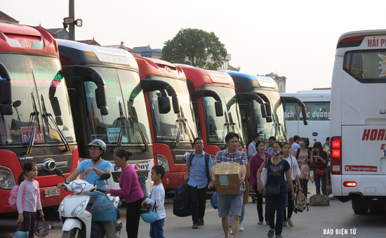 Hà Nội: Lượng khách tại các bến xe tăng đột biến trong ngày đầu nghỉ lễ