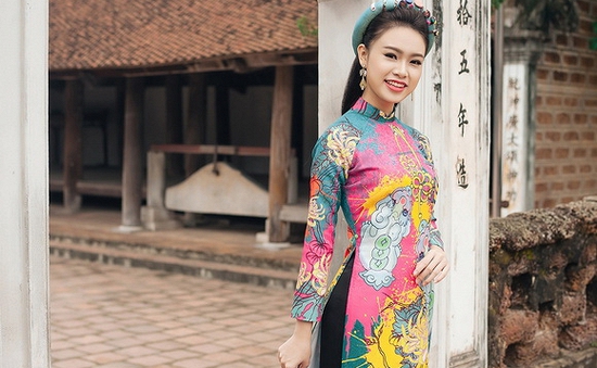 "Cô gái vàng" của Hoa hậu Việt Nam duyên dáng khoe sắc ở Đường Lâm