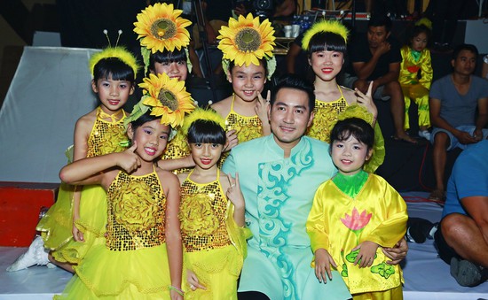 Ca sĩ Phi Hùng ngậm ngùi nhớ về tuổi thơ trong Sol Vàng