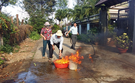 Nước sinh hoạt nổi váng, bốc cháy dữ dội ở Đắk Lắk