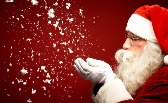 Ông già Noel gửi lời chúc Giáng sinh đến trẻ em