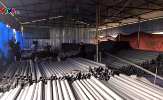 Tạm giam đối tượng làm giả hàng nghìn ống nhựa Tiền Phong