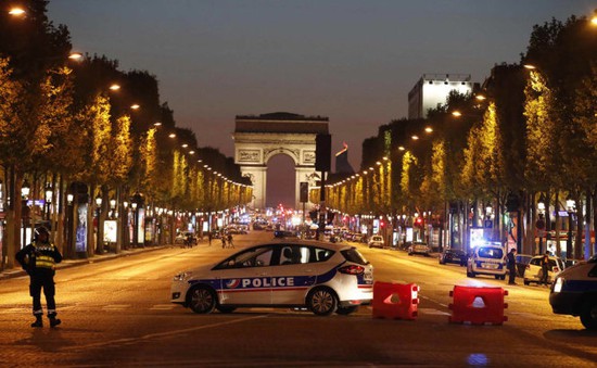 IS nhận trách nhiệm vụ nổ súng giữa trung tâm Paris, Pháp