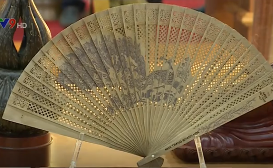 Quạt trầm hương mang văn hóa Việt Nam đến với thế giới