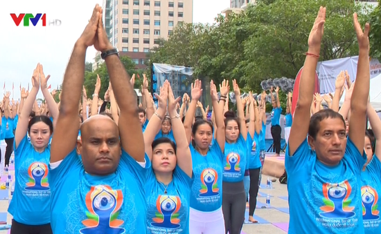 500 người tham gia Ngày hội Quốc tế Yoga lần thứ 3