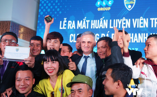Toàn cảnh buổi ra mắt tân HLV Mihail Marian Cucchiaroni của CLB FLC Thanh Hóa