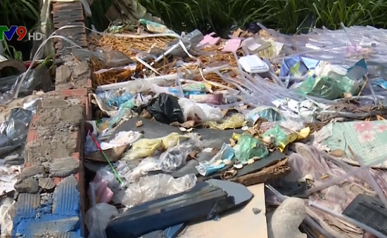 Đồng Nai: Người dân khốn khổ vì bãi rác tự phát trong khu dân cư
