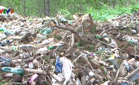 Phát hiện lượng lớn rác thải đổ ra môi trường ở Lâm Đồng