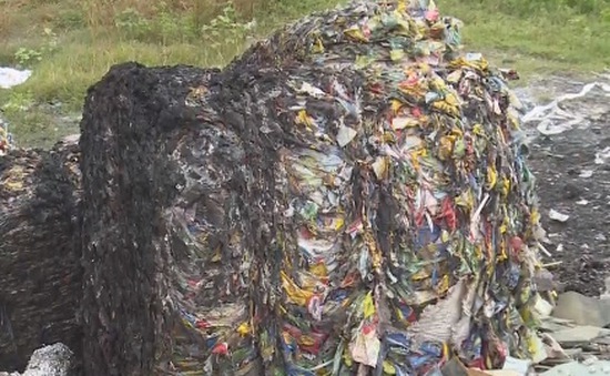 Bình Dương: Đổ, đốt trộm rác thải công nghiệp gây ô nhiễm nặng