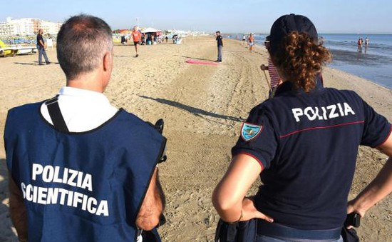 Italy: Du khách bị cưỡng hiếp và đánh đập trên bãi biển