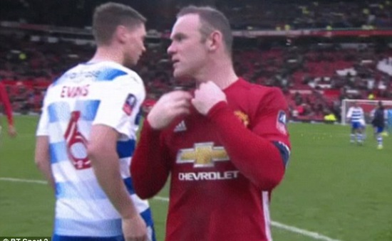 Vì sao Rooney bị cầu thủ của Reading từ chối đổi áo?