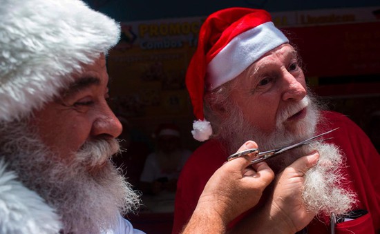 Tập tục cắt râu của các ông già Noel